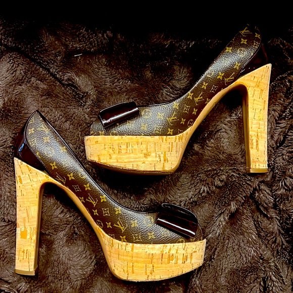 Louis Vuitton Shoes - LOUIS VUITTON Rivoli Heels